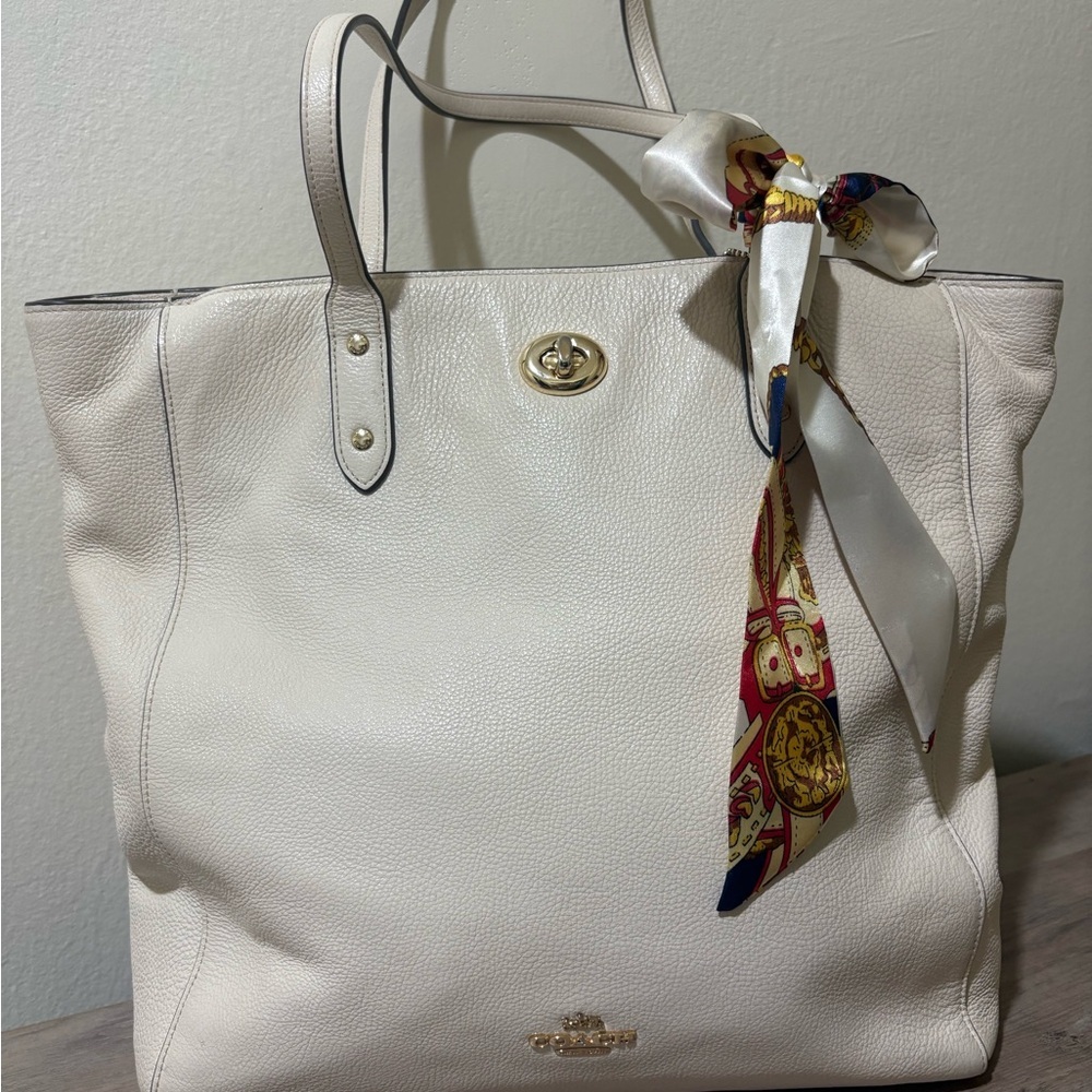 Coach Cream Shoulder Bag ,like new
